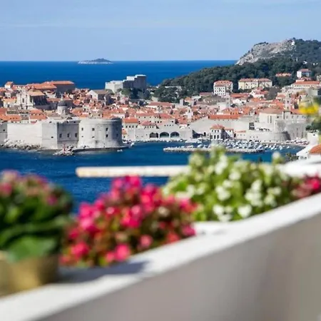 Mia - Two-bedroom With Balcony And Sea View Apartment *