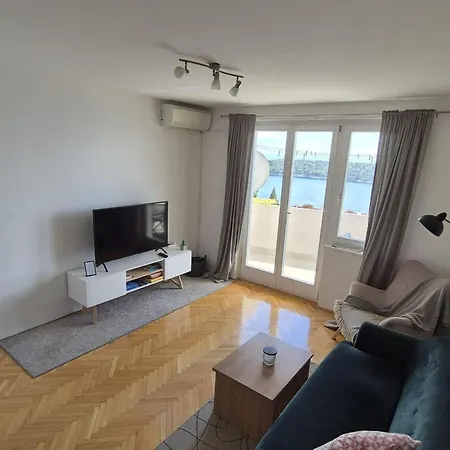 Mia - Two-bedroom With Balcony And Sea View