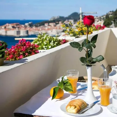 Mia - Two-bedroom With Balcony And Sea View Appartement *