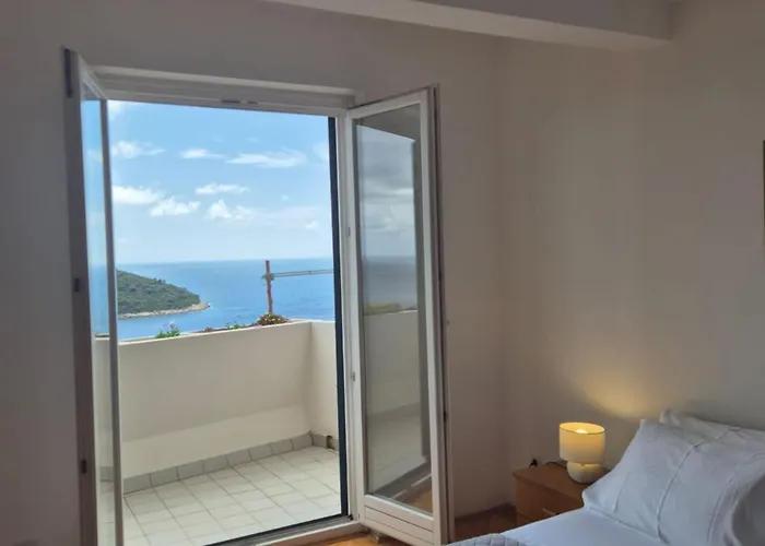Mia - Two-bedroom With Balcony And Sea View