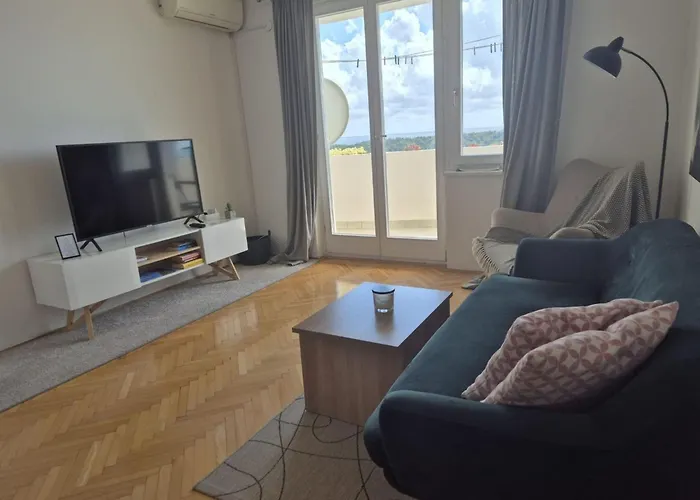 Mia - Two-bedroom With Balcony And Sea View Apartment
